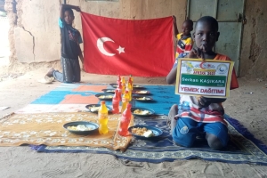 Afrika Kamerun yetim ve yoksul çocuklara yemek dağıtımı yapıldı Ekim 2022