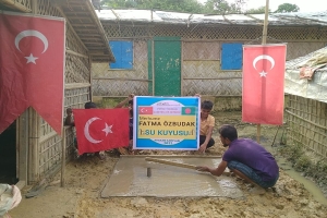 Arakan kampları Merhume FATMA Õzbudak su kuyusu sondaj ve suyun bulunması kuyu taşı yapilmasi