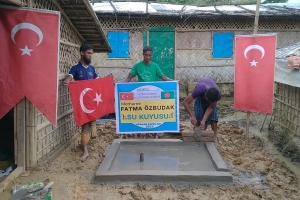 Arakan kampları Merhume FATMA Õzbudak su kuyusu sondaj ve suyun bulunması kuyu taşı yapilmasi