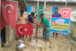 Arakan kampları Merhume FATMA Õzbudak su kuyusu sondaj ve suyun bulunması kuyu taşı yapilmasi