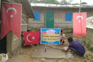 Arakan kampları Merhume FATMA Õzbudak su kuyusu sondaj ve suyun bulunması kuyu taşı yapilmasi