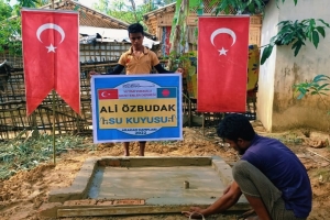 Ali özbudak su kuyusu Bangladeş Arakan kampları kuyu havuzu ve taşının yapilmasi Ekim 2022