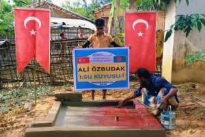 Ali özbudak su kuyusu Bangladeş Arakan kampları kuyu havuzu ve taşının yapilmasi Ekim 2022