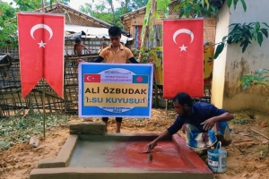 Ali özbudak su kuyusu Bangladeş Arakan kampları kuyu havuzu ve taşının yapilmasi Ekim 2022