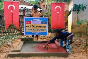 Ali özbudak su kuyusu Bangladeş Arakan kampları kuyu havuzu ve taşının yapilmasi Ekim 2022