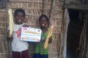 Afrika Madagaskar'da bize iletilen ekmeklerin dağıtımını yaptık 