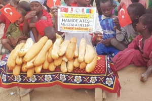 Afrika bölgesindeki ekmek dağıtımlarımız tüm hiziyla devam ediyor