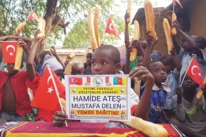 Afrika bölgesindeki ekmek dağıtımlarımız tüm hiziyla devam ediyor