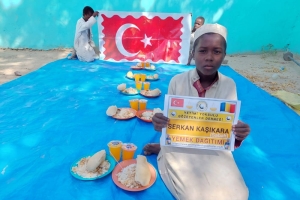 Afrika Çad bölgesinde yetim ve yoksul çocuklara yemek dağıtımı yapıldı Kasım 2022