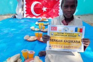 Afrika Çad bölgesinde yetim ve yoksul çocuklara yemek dağıtımı yapıldı Kasım 2022