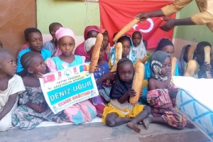 Afrika Kamerun ekmek dağıtımı 2022