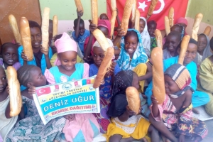 Afrika Kamerun ekmek dağıtımı 2022