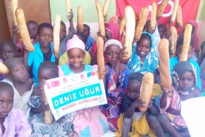 Afrika Kamerun ekmek dağıtımı 2022