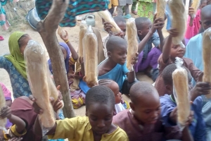 Afrika Nijerya bölgesinde yetim ve yoksul çocuklara ekmek dağıtımı yapıldı Kasım 2022 