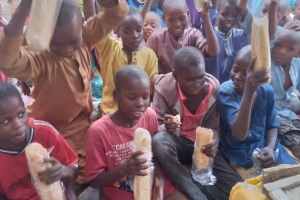 Afrika Nijerya bölgesinde yetim ve yoksul çocuklara ekmek dağıtımı yapıldı Kasım 2022 