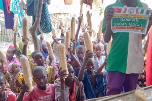 Afrika Nijerya bölgesinde yetim ve yoksul çocuklara ekmek dağıtımı yapıldı Kasım 2022 