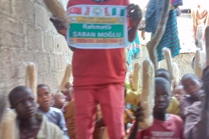 Afrika Nijerya bölgesinde yetim ve yoksul çocuklara ekmek dağıtımı yapıldı Kasım 2022 