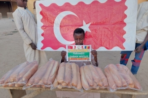 Afrika Çad bölgesinde yetim ve yoksul çocuklara ekmek dağıtımında bulunduk Kasım 2022 