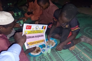 Afrika Çad bölgesinde yetim ve yoksul çocuklara yemek dağıtımı yapıldı Kasım 2022