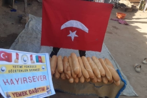 Kamerun'da ekmek dağıtımları mız devam ediyör