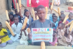 Kamerun'da ekmek dağıtımları mız devam ediyör