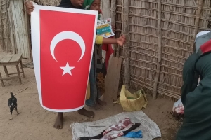 Afrika Madagaskar bölgesinde adak kurbanı kestirip yetim yoksul ailelere evlerinde ziyaret ederek dağıtımında bulunduk