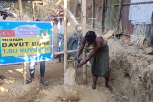 Bangladeş Arakan kampları merhum Davut Uğur su kuyusu temel atma ve sondaj çalışmaları