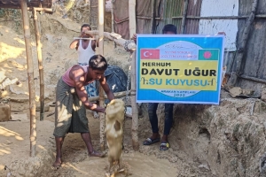 Bangladeş Arakan kampları merhum Davut Uğur su kuyusu temel atma ve sondaj çalışmaları