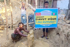 Bangladeş Arakan kampları merhum Davut Uğur su kuyusu temel atma ve sondaj çalışmaları