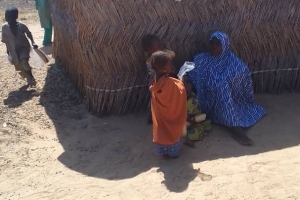 Afrika Nijeryada terör örgütlerinden kaçan çadırlarda yaşayan mültecilere ekmek dağıtımı da bulunduk