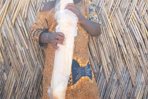 Afrika Nijeryada terör örgütlerinden kaçan çadırlarda yaşayan mültecilere ekmek dağıtımı da bulunduk