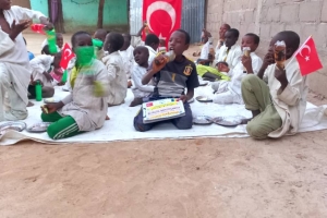 Öğretmenler günü hediyesi Afrika Çad yemek dagitimi
