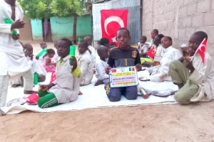 Öğretmenler günü hediyesi Afrika Çad yemek dagitimi