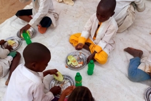 Öğretmenler günü hediyesi Afrika Çad yemek dagitimi