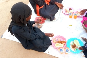 Yemek dağıtımlarımız devam ediyor Afrika Çad bolgesinde merhume Zühre açılan adına ekmek dağıtımında bulunduk 