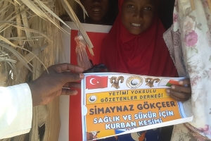 Afrika Madagaskar bölgesinde sağlık ve şükür için kurban kesimi yapılıp yoksul ailelere dagitildi