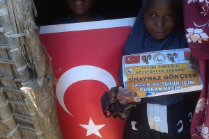 Afrika Madagaskar bölgesinde sağlık ve şükür için kurban kesimi yapılıp yoksul ailelere dagitildi