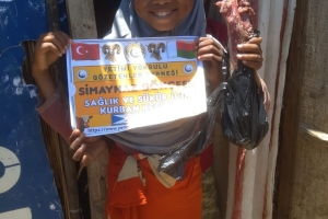 Afrika Madagaskar bölgesinde sağlık ve şükür için kurban kesimi yapılıp yoksul ailelere dagitildi