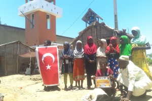 Afrika Madagaskar bölgesinde sağlık ve şükür için kurban kesimi yapılıp yoksul ailelere dagitildi