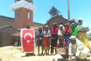 Afrika Madagaskar bölgesinde sağlık ve şükür için kurban kesimi yapılıp yoksul ailelere dagitildi