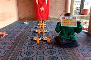 Yemek Dağıtımlarımız devam ediyor bugün Afrika Çad bölgesinde yetim ve yoksul çocuklara yemek dağıtımında bulunduk 