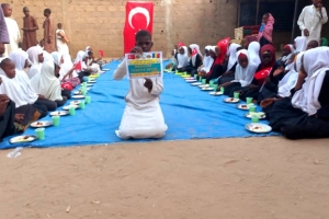Afrika Çad yemek dağıtımlarımız devam ediyor Yetimi yoksulu gozetenler derneği 