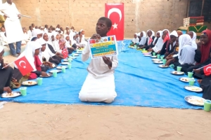 Afrika Çad yemek dağıtımlarımız devam ediyor Yetimi yoksulu gozetenler derneği 