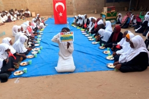 Afrika Çad yemek dağıtımlarımız devam ediyor Yetimi yoksulu gozetenler derneği 
