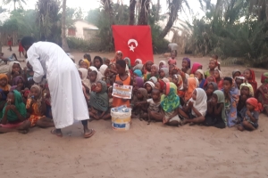 Afrika Madagaskar çocukları sevindirme çikolata dağıtımı Aralık 2022