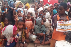 Afrika Madagaskar çocukları sevindirme çikolata dağıtımı Aralık 2022