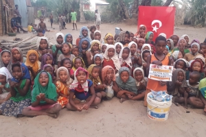 Afrika Madagaskar çocukları sevindirme çikolata dağıtımı Aralık 2022