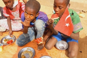 Cad ülkesinde yetim yoksul çocuklara yemek dağıtımlarumiz dev ediyor Aralık 2022