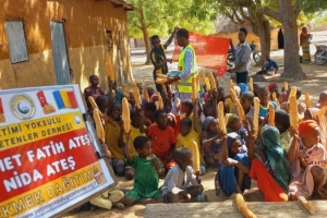 Afrika Çad ülkesinin fakir köylerinde çocuklarıa ekmek dağıtımı yapıldı Aralık 2022