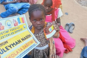Afrika'da yetim ve yoksul çocuklara çikolata dağıtımlarımız devam ediyor